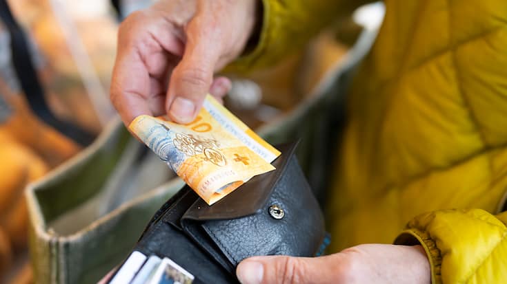 La carte de débit supplante l'argent liquide dans le portefeuille des Suisses (archives).