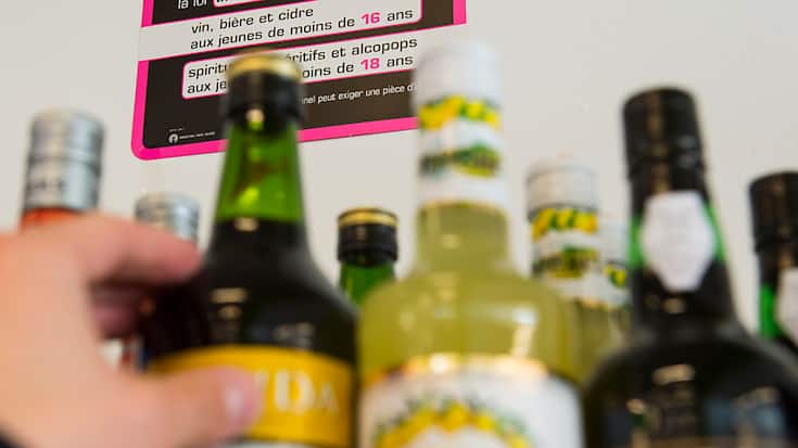 Une centaine d'achats-tests d'alcool et de produits nicotinés ont été réalisés sur le terrain en 2023 en Valais.