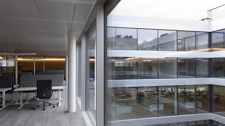 Au niveau de la demande, les entreprises ont annoncé 10'900 postes vacants de moins qu'un an auparavant, ce qui représente un recul de 9%, un tassement constaté aussi bien dans le tertiaire (-9,8%) que dans le secondaire (-6,2%). (KEYSTONE/Salvatore Di Nolfi)