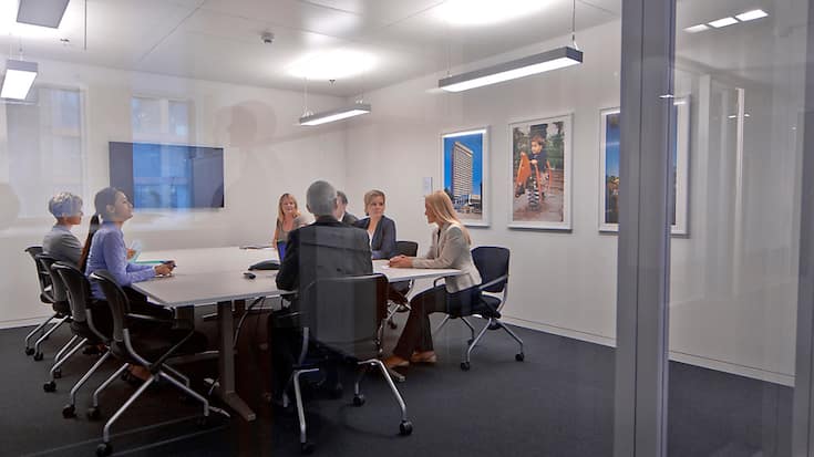 Dans le secteur public, la proportion de femmes parmi les cadres supérieurs atteint désormais un quart.(KEYSTONE/Martin Ruetschi)