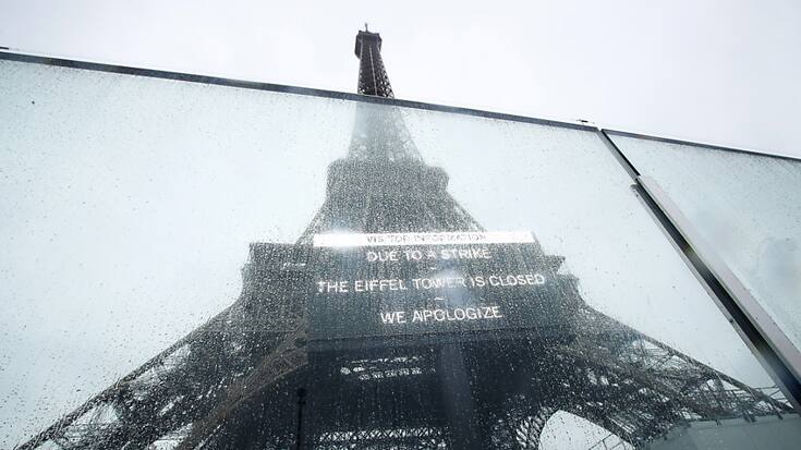 Haut lieu touristique de Paris, la tour Eiffel sera fermée samedi pour le sixième jour consécutif.