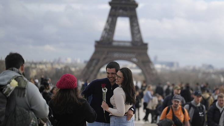 La Tour Eiffel est rouverte.