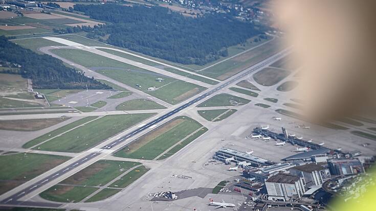 Les Zurichois ont accepté dimanche d'allonger deux pistes de l'aéroport de Zurich (archives).