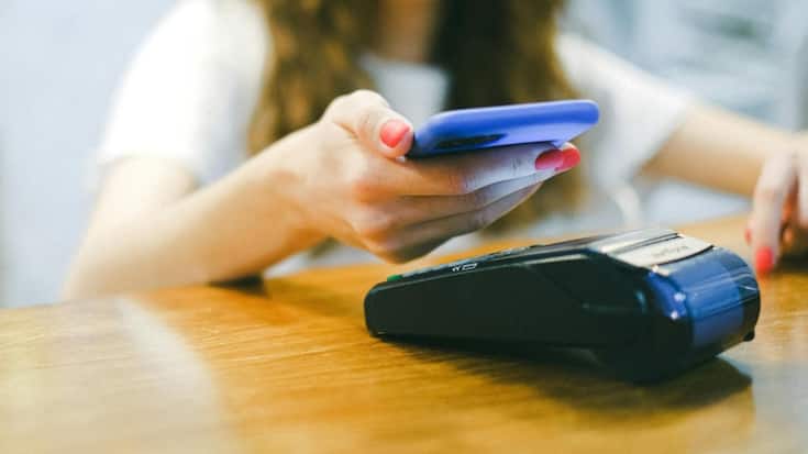 Le smartphone est en voie de supplanter le bon vieil ordinateur dans le commerce en ligne. Dans certaines branches, c'est déjà le cas. (archives)