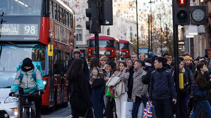 Frasers, propriétaire notamment de Sports Direct et candidat malheureux l'an dernier au rachat de Go Sport, avait annoncé en décembre l'acquisition de Matches pour environ 52 millions de livres (61 millions d'euros). (EPA/TOLGA AKMEN)