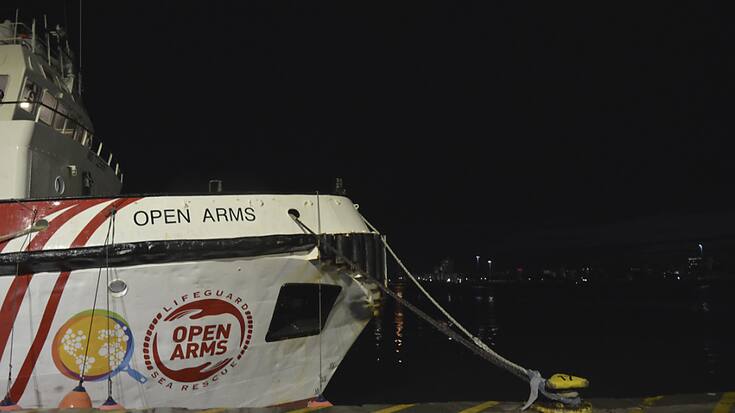 Du port de Larnaca, sur l'île de Chypre, le navire appartenant à l'ONG Open Arms est prêt à partir pour Gaza.