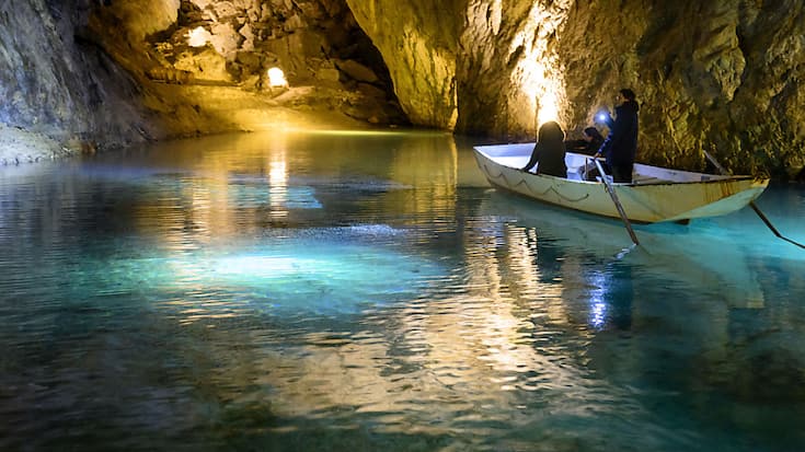 Le lac souterrain de St-Léonard qui célèbre cette année 75 ans d'exploitation a rouvert ses portes samedi après sa traditionnelle pause hivernale.