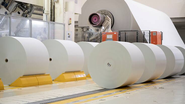 La scission prévue n'entraînera aucun changement au niveau opérationnel pour les trois secteurs d'activités, ceux-ci continuant à l'avenir à exploiter les marques Zeochem pour la chimie, Perlen Packaging pour les emballages et Perlen Papier dans le papier. (KEYSTONE/Christian Beutler)