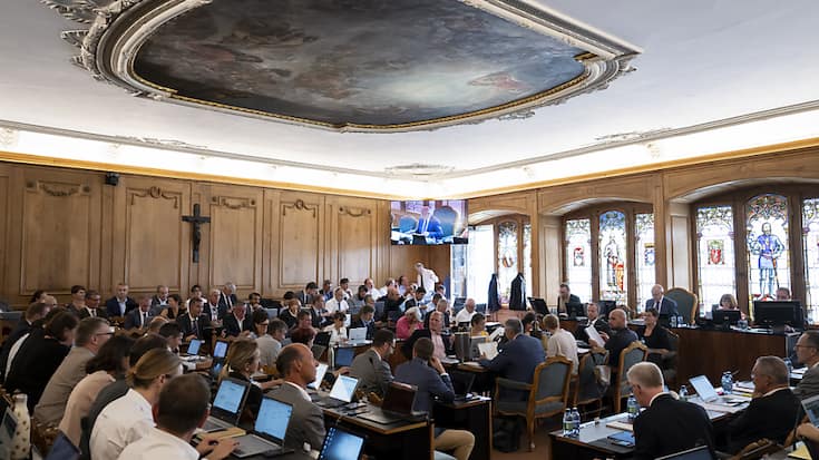 Les députés fribourgeois se sont montrés très sévères à l'égard du crédit additionnel de 38 millions de francs sollicité pour achever l'agrandissement et la rénovation de la Bibliothèque cantonale et universitaire (BCU) à Fribourg.
