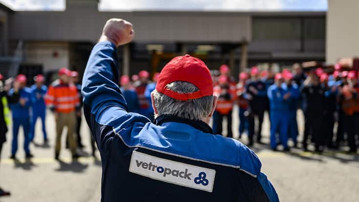 Employés et syndicats se sont mobilisés encore une fois jeudi devant Vetropack à St-Prex.
