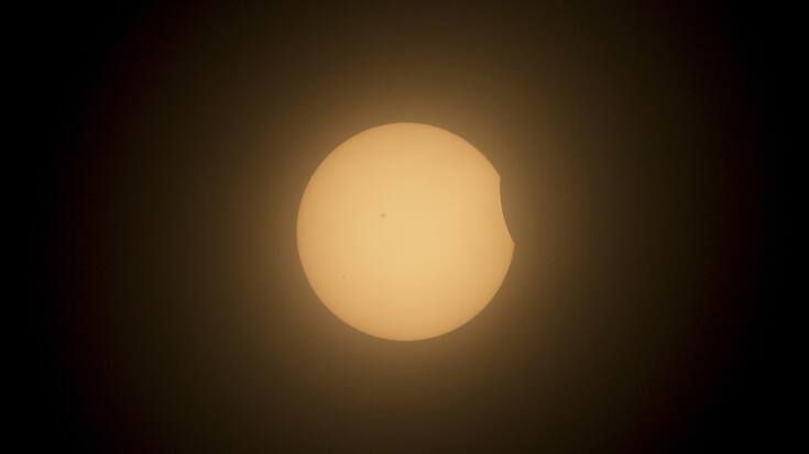 La Lune a commencé à recouvrir le Soleil sur la côte Ouest du Mexique.