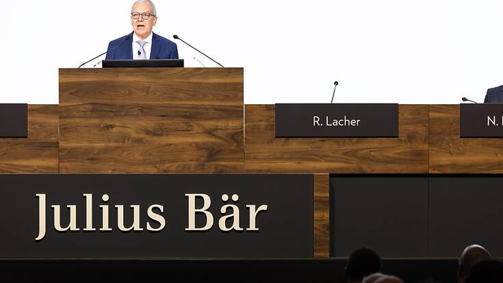 Evoquant l'affaire Signa, Romeo Lacher (à g.) a parlé d'une "erreur d'appréciation entrepreneuriale" devant les actionnaires jeudi.