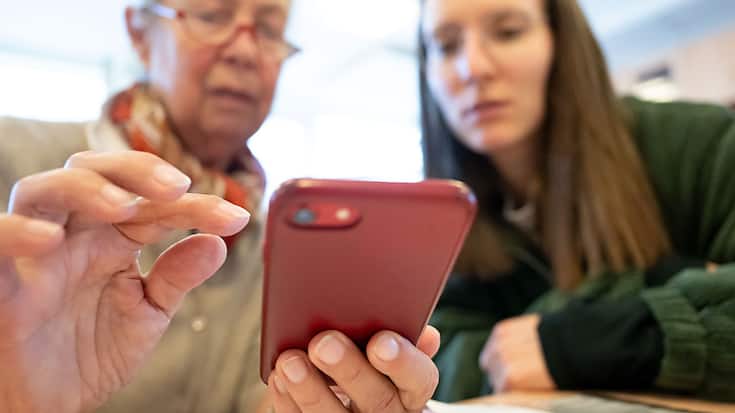 Apple est au courant d'un bug informatique sur les iPhone signalé par des utilisateurs: quand ils cherchent un émoticône pour illustrer un message, l'entrée "Jérusalem" donne comme résultat le drapeau palestinien. (archives)