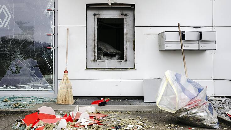 Les criminels ont attaqué 32 distributeurs de billets l'an dernier, contre presque le double l'année précédente.  (archives)