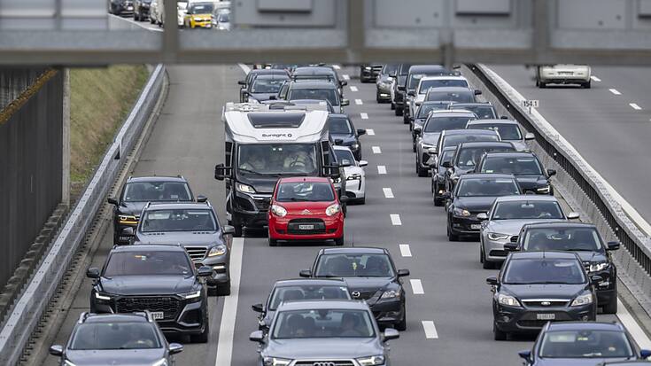 De nouveaux bouchons se sont formés samedi devant le tunnel du Gothard vers le sud. (archives)