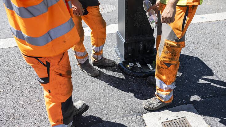 Près de 23 millions d'accidents du travail attribués à une chaleur excessive sont signalés chaque année, coûtant environ 19'000 vies par an, selon l'OIT.