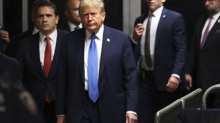 "C'est un simulacre" de procès, a dénoncé Donald Trump.