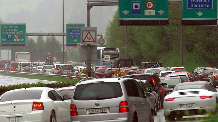 Le trafic de retour en direction du nord de la Suisse a pris de l'ampleur lundi.