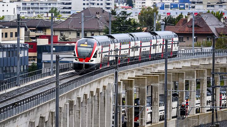 Depuis l'introduction de Rail 2000 en Suisse romande, les améliorations de l’offre sont venues s'empiler année après année, de sorte que l’horaire actuel ne dispose plus de réserves de temps suffisantes pour assurer une bonne ponctualité, estiment les CFF (archives).