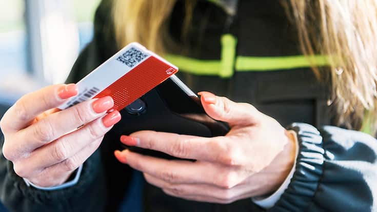 Au total 68% de tous les billets ont été achetés via des canaux mobiles et numériques en 2023. Le nombre de cas où les voyageurs n'étaient pas encore en mesure de présenter un billet au départ du moyen de transport, parce qu'ils voulaient, selon eux, encore le télécharger, a donc également augmenté.