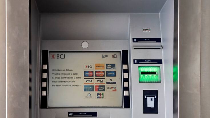 Plusieurs bancomats et agences de la BCJ ont été fermés jusqu'à nouvel avis. (archive)