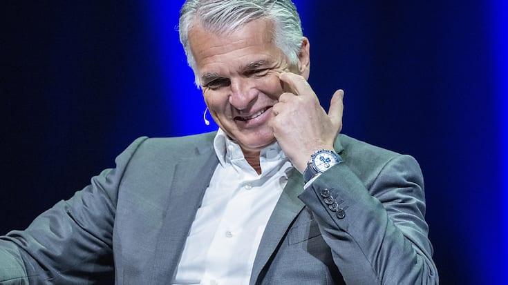 Interrogé au Swiss Media Forum sur les critiques à l'égard des hauts salaires des banquiers, notamment le sien, Sergio Ermotti a assuré les comprendre. Celles émises par les politiques font aussi partie du "show", a-t-il noté.