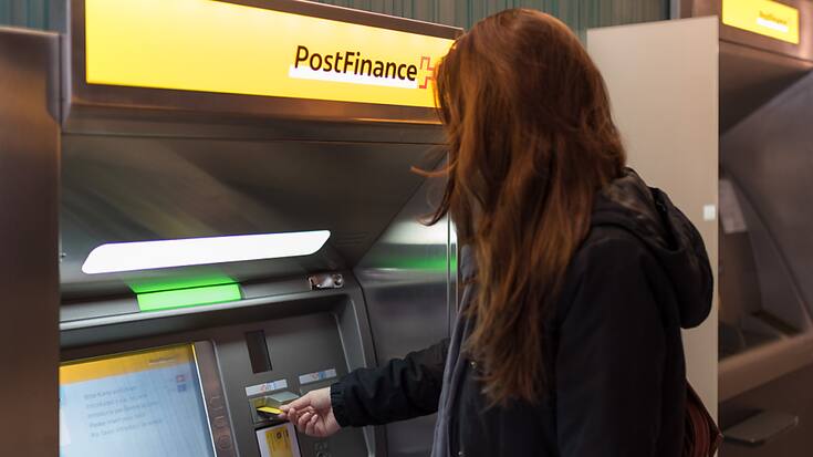 La Poste envisage de regrouper tous les postomats et bancomats en un réseau unique (image d'illustration).