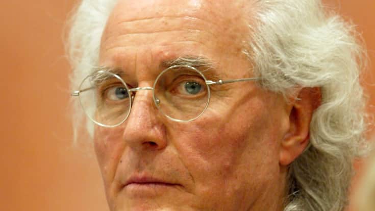 Luciano Benetton se retire de la présidence du groupe Benetton.