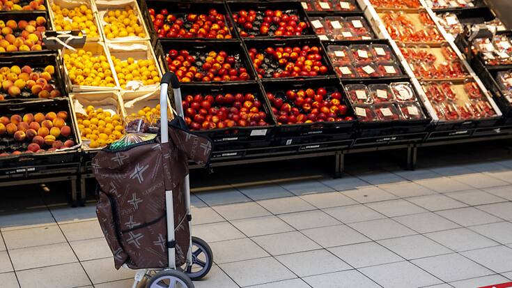 La part des ménages estimant que les prix vont grimper au cours des douze prochains mois augmente d'un point. (KEYSTONE/Salvatore Di Nolfi)