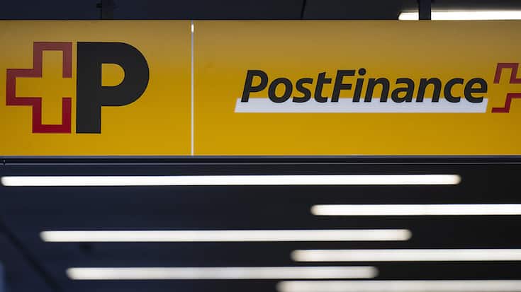 Postfinance entend mettre prochainement au concours le poste de directeur financier. (KEYSTONE/ Peter Schneider).