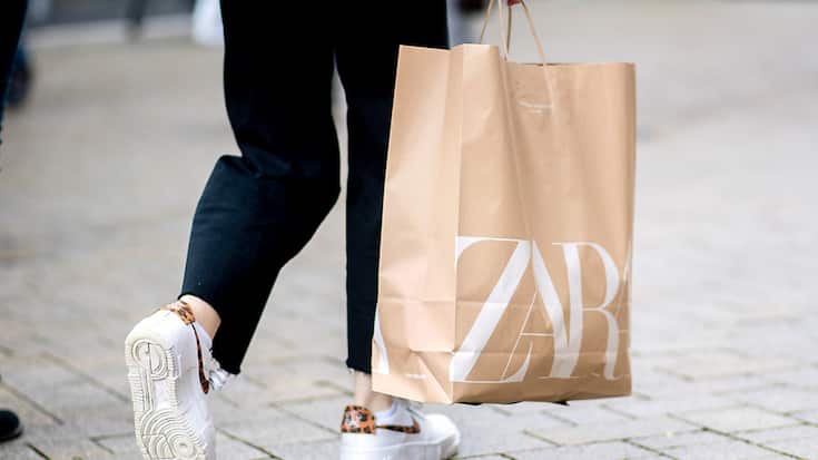 Le groupe espagnol, propriétaire de sept marques dont Zara, Bershka et Massimo Dutti, explique ce résultat par le dynamisme de ses ventes, qui ont progressé de 7% sur un an, pour atteindre 8,15 milliards d'euros. (KEYSTONE/DPA/Hauke-Christian Dittrich)