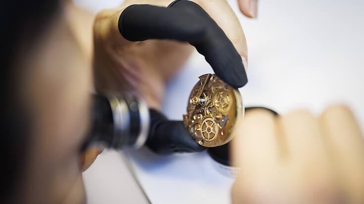 D'autres grands groupes, tels le genevois Richemont et le français LVMH, renoncent également à bon nombre de leurs temporaires, selon Unia. Contactés, ils n'ont pas souhaité répondre à nos questions. (KEYSTONE/Valentin Flauraud)