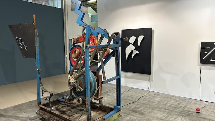 Pour sa première apparition à Art Basel, la galerie bâloise Mueller présente des machines de Jean Tinguely.