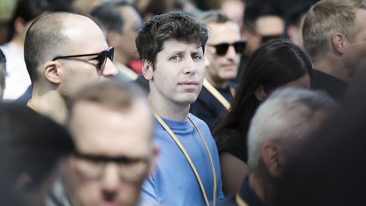 La société Open AI de Sam Altman (au centre) était accusée par Elon Musk d'avoir enfreint sa mission de société à but non lucratif (archives).