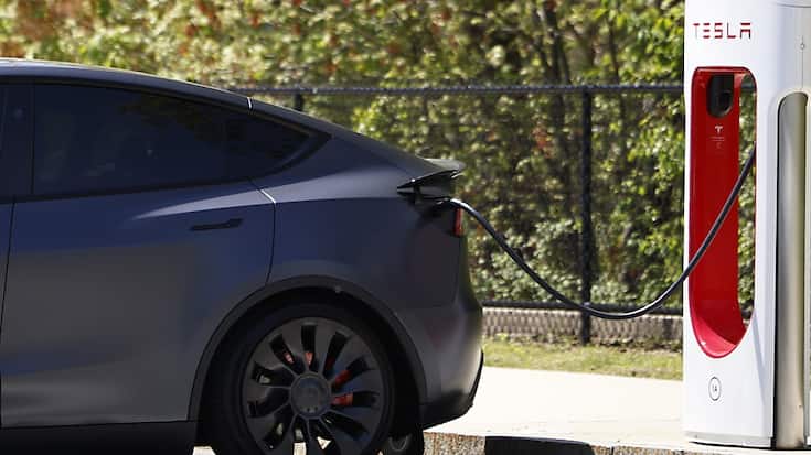 Le constructeur de voitures électrique victime d'un vol de données industrielles serait Tesla.