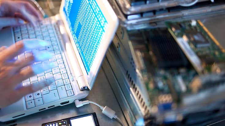 Les attaques surchargent les systèmes informatiques par un grand nombre de requêtes. (Image symbolique)