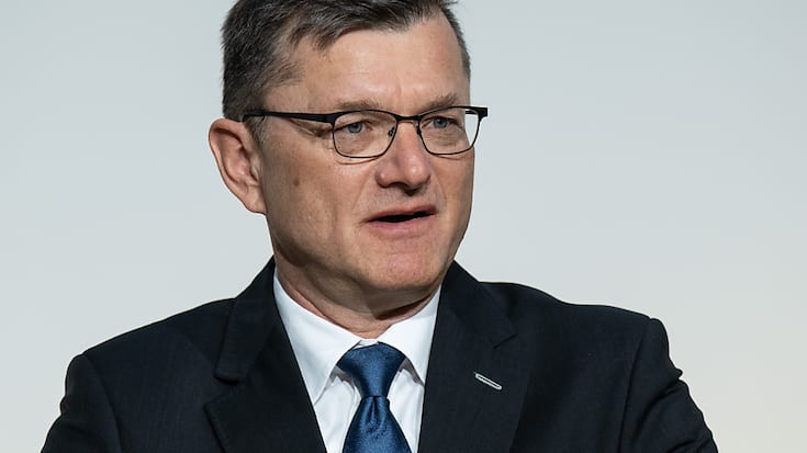 Hansruedi Köng, CEO de PostFinance, fait partie du trio de tête des patrons d'entreprises de la Confédération les mieux payés (archives).