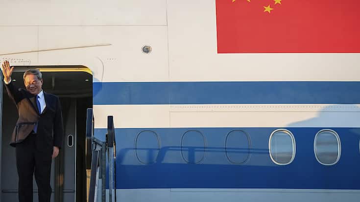 La visite de M. Li suit la levée par Pékin de la plupart des barrières commerciales aux exportations australiennes, notamment le charbon, le bois, l'orge et le vin.