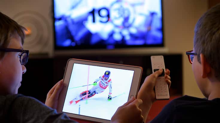 En 2024, 69% des Suisses utilisent au moins une fois par semaine la télévision, la presse écrite ou la radio pour s'informer, contre 88% en 2016 (image symbolique),