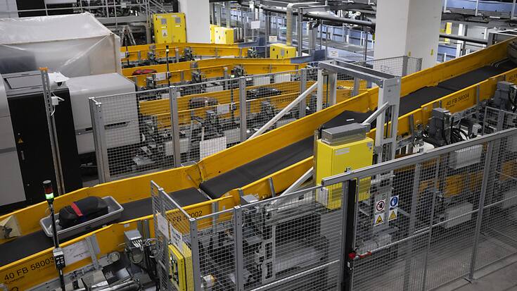 La nouvelle installation de tri des bagages de l'aéroport de Zurich compte 25 kilomètres de convoyage.