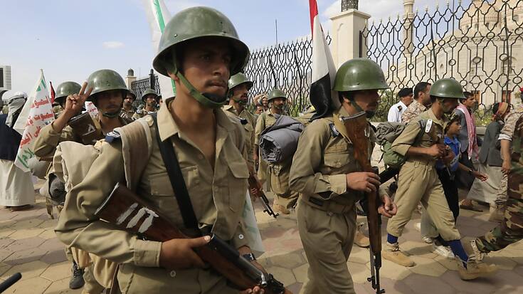 Des cadets de l'armée des Houthis en exercice.