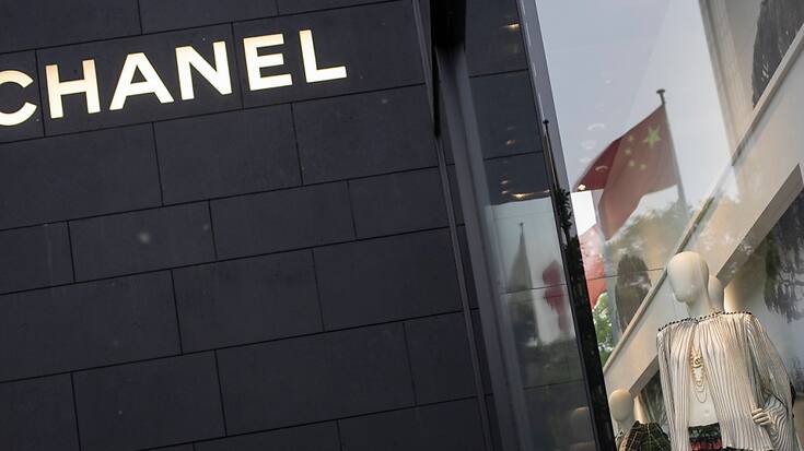 Quel profil va chercher Chanel pour ce poste considéré comme un des plus prestigieux mais aussi des plus exigeants au monde: discret ? Médiatique ? Nouvelle vague ou en fin de carrière ? Interne ou externe ? Homme ou femme ? (EPA/ANDRES MARTINEZ CASARES)