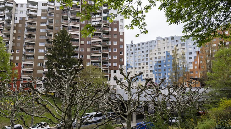 D'avril à juin, les prix des maisons individuelles ont avancé de 1,3% et ceux des appartements en propriété de 0,5% par rapport au trimestre précédent. La progression est plus marquée sur un an, avec respectivement 3,8% et 2,4% de plus. (KEYSTONE/Martial Trezzini)