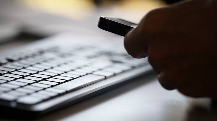 De nos jours, les services numériques peuvent déjà aider à organiser sa propre succession et à gérer les 
démarches administratives liées à un décès (archives).