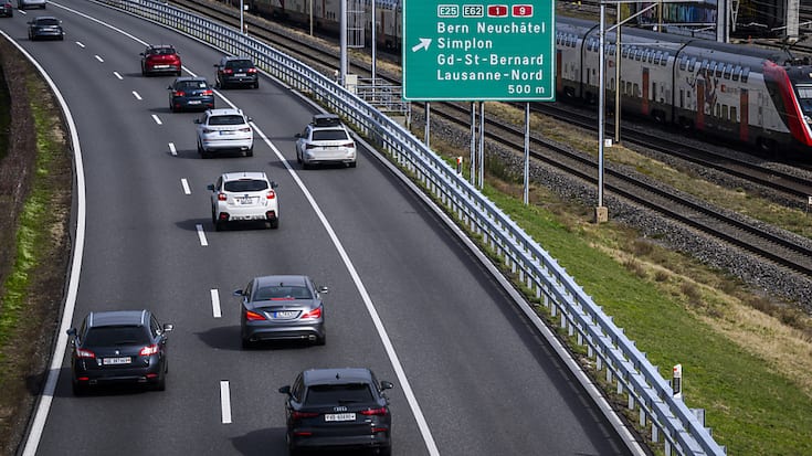 Les nouvelles mises en circulation ont reculé tant pour les voitures à essence que pour les électriques (archives).