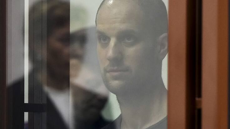 Le journaliste du Wall Street Journal écoute le verdict au "Palais de Justice" de Yekaterinburg en Russie.