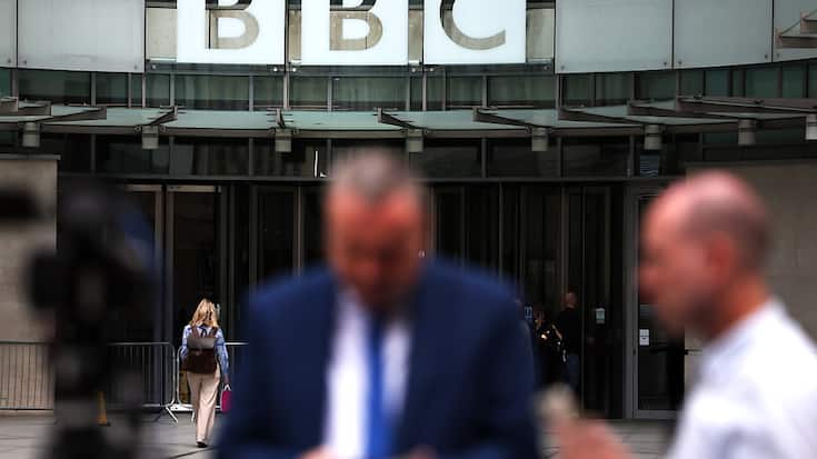 "D'ici à la fin mars 2026, nous nous attendons à voir une réduction d'environ 500 postes de service public", a indiqué la BBC dans un communiqué. EPA/ANDY RAIN