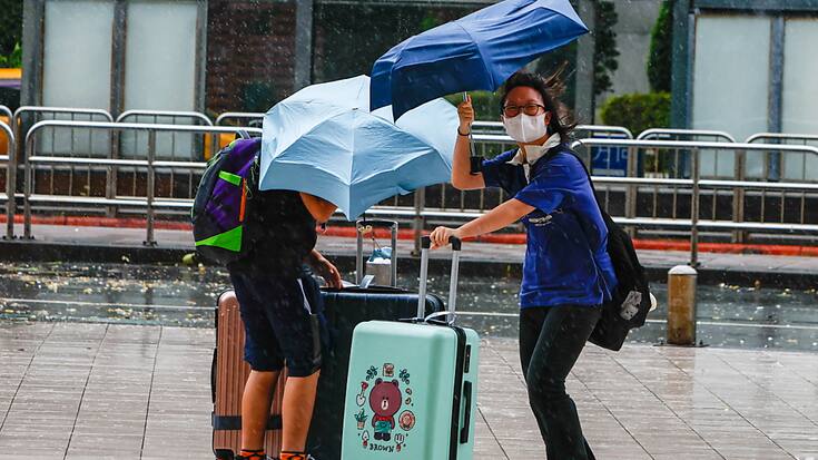 Le typhon a, avant même son arrivée, causé des pluies torrentielles et des vents violents à Taïwan.