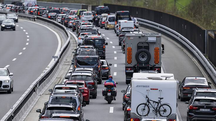 Les weekends estivaux se suivent et se ressemblent sur l'A2 dans le canton d'Uri en direction du tunnel du Gothard (Archives).