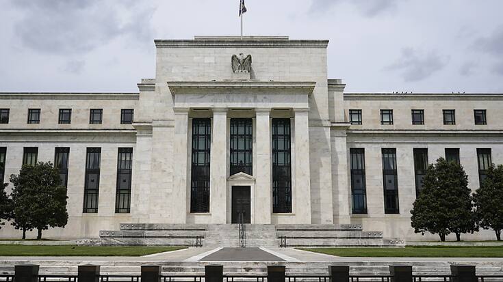 La Fed se dit attentive aux risques pesant sur l'emploi et l'inflation.